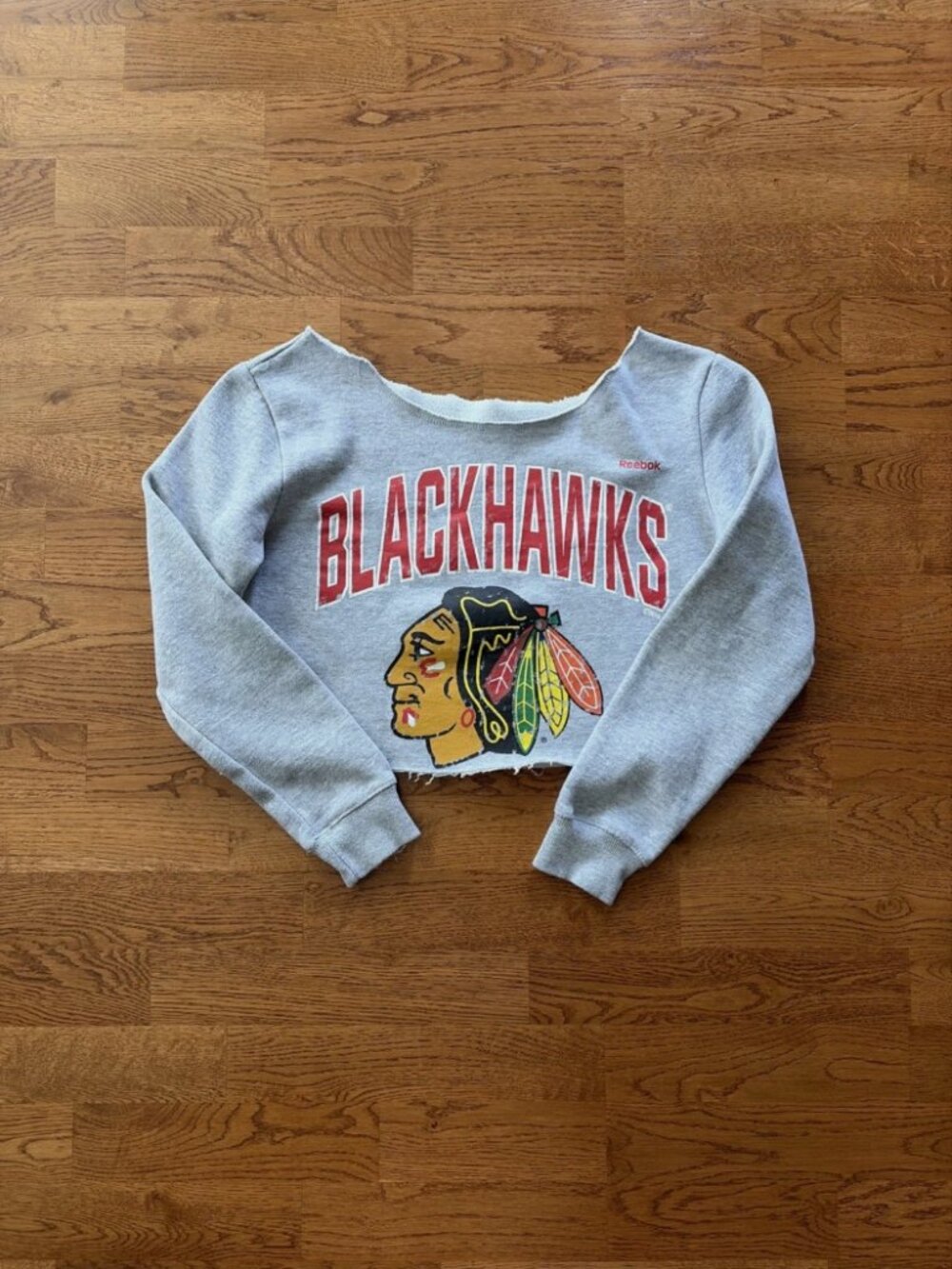 Chicago Blackhawks Reebok Sweatshirt Pullover Gray Red Cut Out Neck Cropped NHL